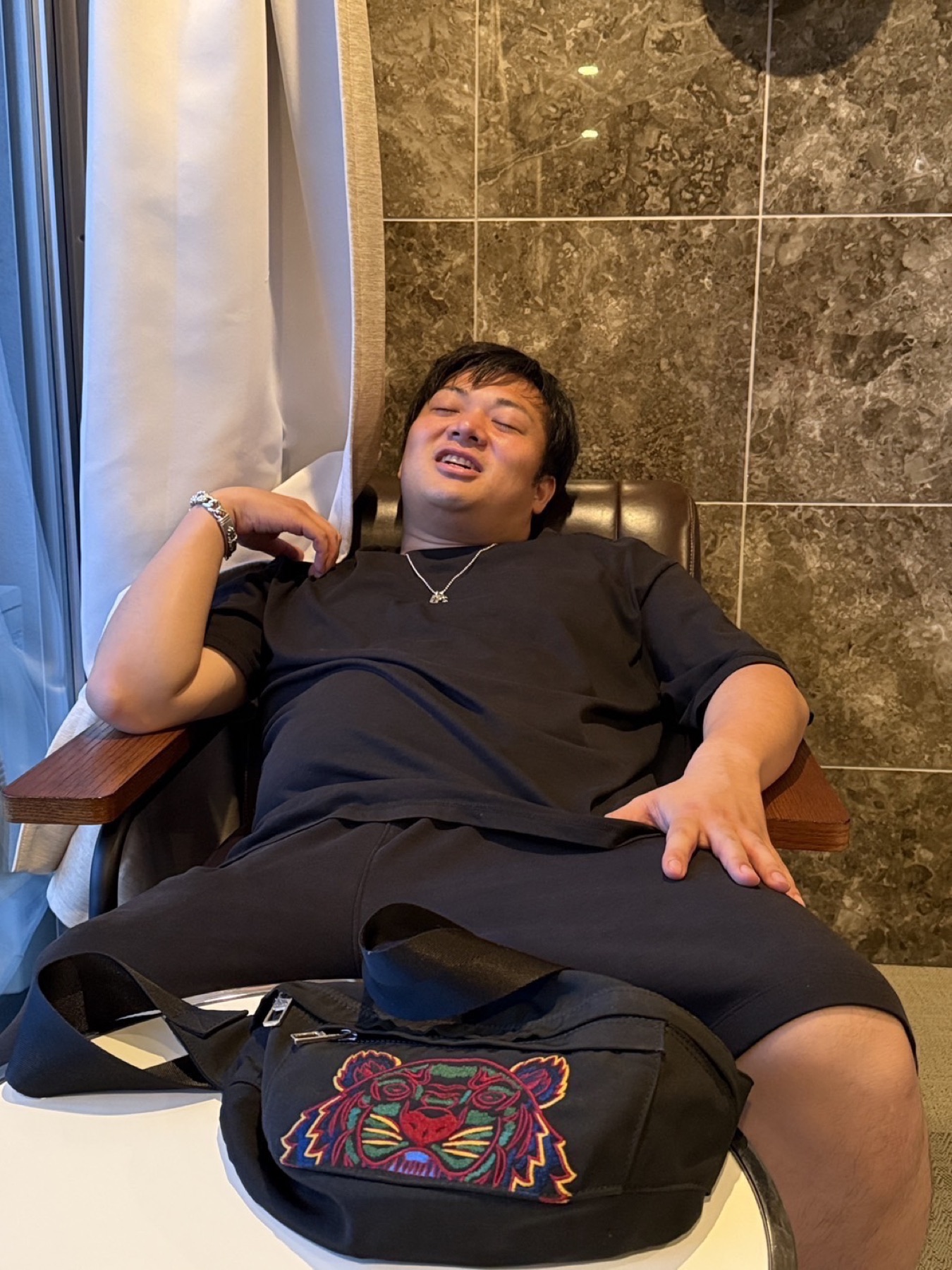 リラックスして査定を待つイメージ